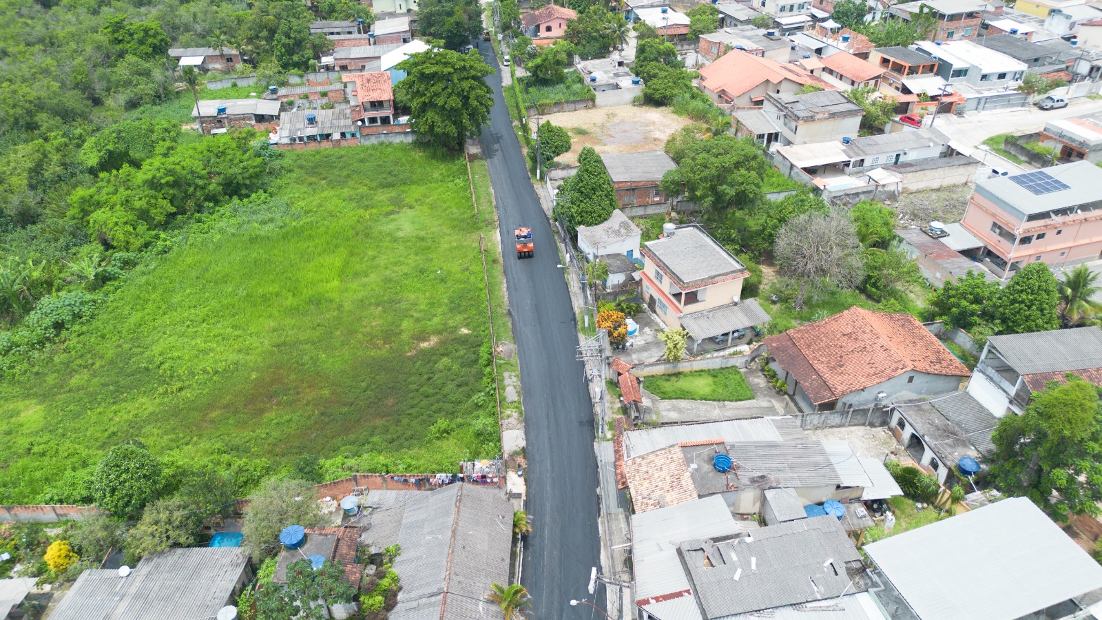 Obras do Estado para pavimentação em Magé atingem mais de 50% de conclusão