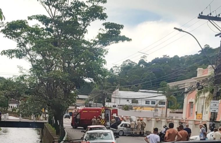 Duas pessoas ficam feridas em acidente na Barão do Rio Branco, em Petrópolis