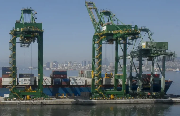 Balança comercial tem superávit de US$ 6,527 bilhões em janeiro