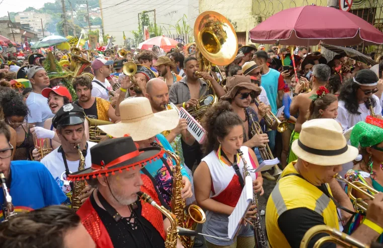 Mais de 80 blocos desfilam no Rio no fim de semana antes do carnaval