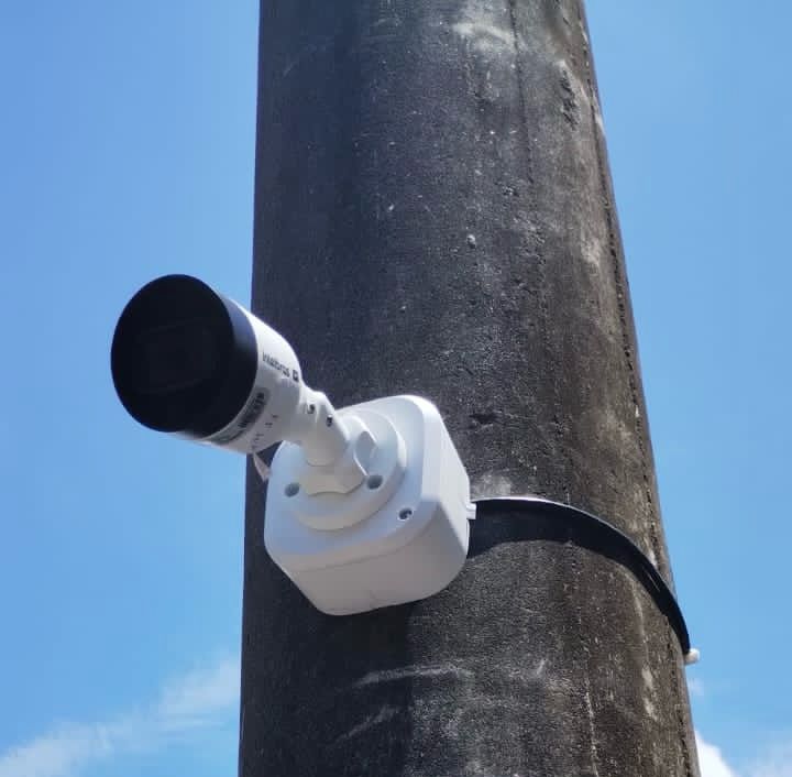 Câmeras de monitoramento são instaladas para flagrar descarte irregular de lixo e entulho, em Petrópolis