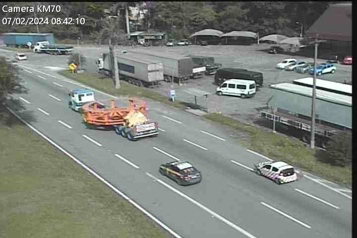 Carreta de grande porte desce a Serra de Petrópolis nesta terça-feira (07)