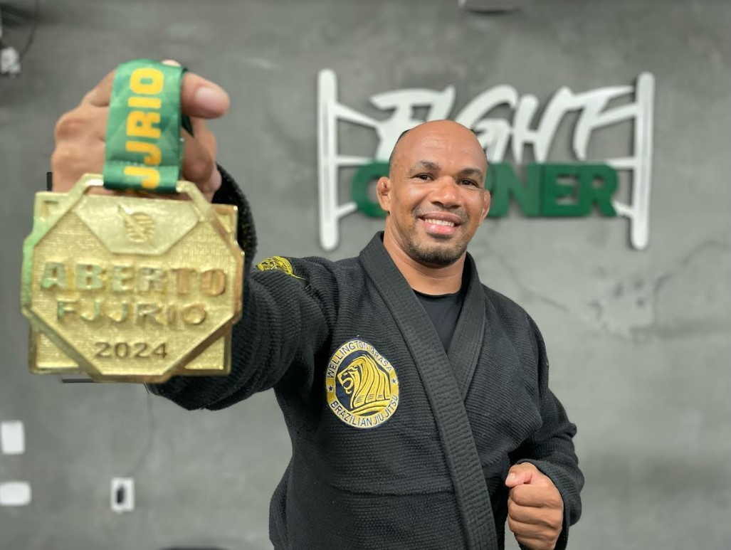 Lutador petropolitano Alan dos Santos conquista vitória na competição da Federação de Jiu-Jitsu do Estado do Rio de Janeiro