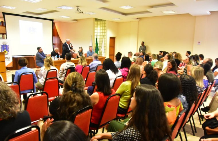 Mais 249 profissionais da Educação aprovados em concurso tomam posse, em Petrópolis