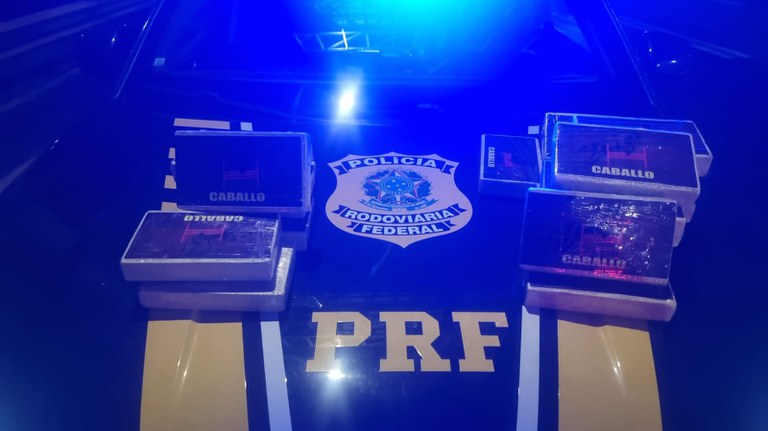 PRF apreende 20kg de cocaína em Itatiaia