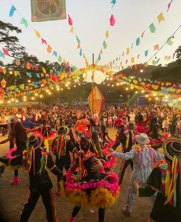 Cores de outono em Petrópolis antecipam a alta temporada e cidade está repleta de atrações de abril a agosto