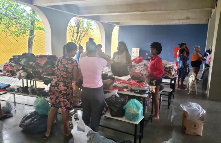 Secretária de Educação, Roberta Barreto, visita escolas que funcionam como pontos de apoio às vítimas das chuvas