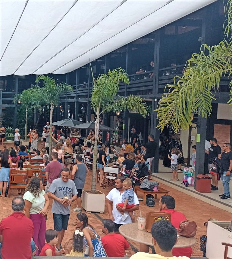 Música, gastronomia e moda: Liquida OUT tem queima de estoque e muita cultura no Shopping Vilarejo neste final de semana