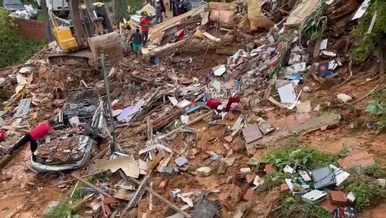Boletim de ocorrências: Defesa Civil de Petrópolis contabiliza 813 registros de ocorrências em função da chuva que começou na última quinta-feira (21)