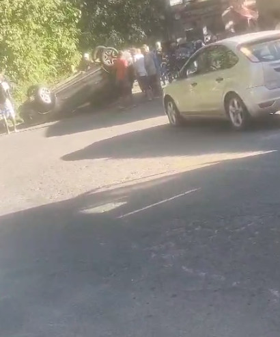 Dois acidentes de trânsito são registrados na manhã desta segunda-feira (04) em Petrópolis