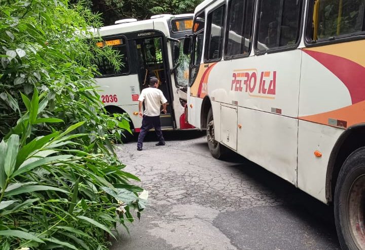 Ônibus da empresa Petro Ita se envolvem em mais um acidente de trânsito