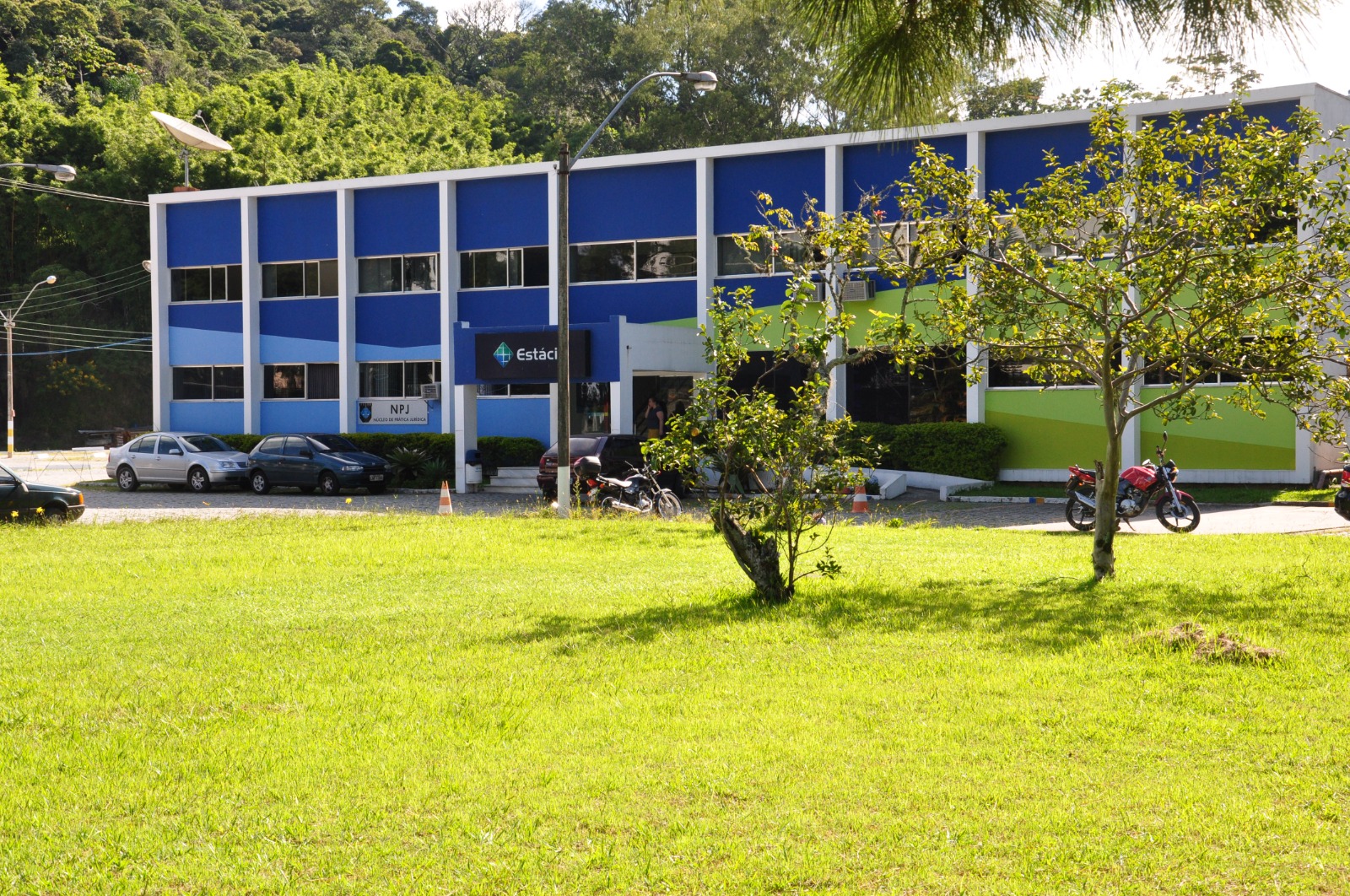 Estácio Petrópolis oferece vagas para cursos de graduação pelo FIES e orientações para os interessados no programa