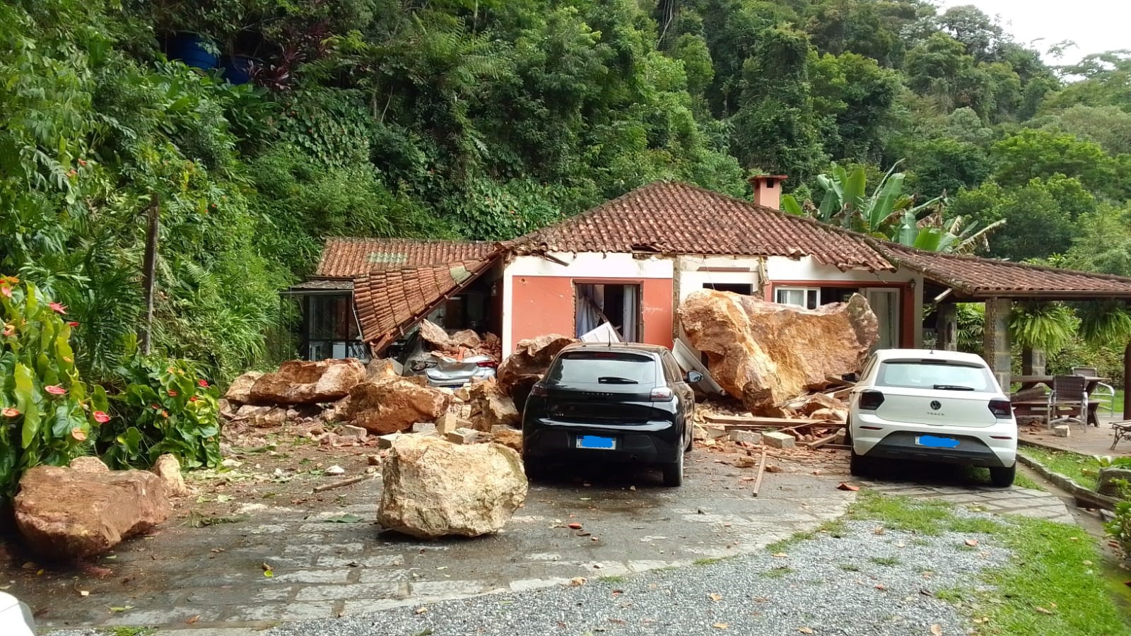 Defesa Civil de Petrópolis contabiliza oito registros de ocorrências em função da chuva da última quinta-feira (21)