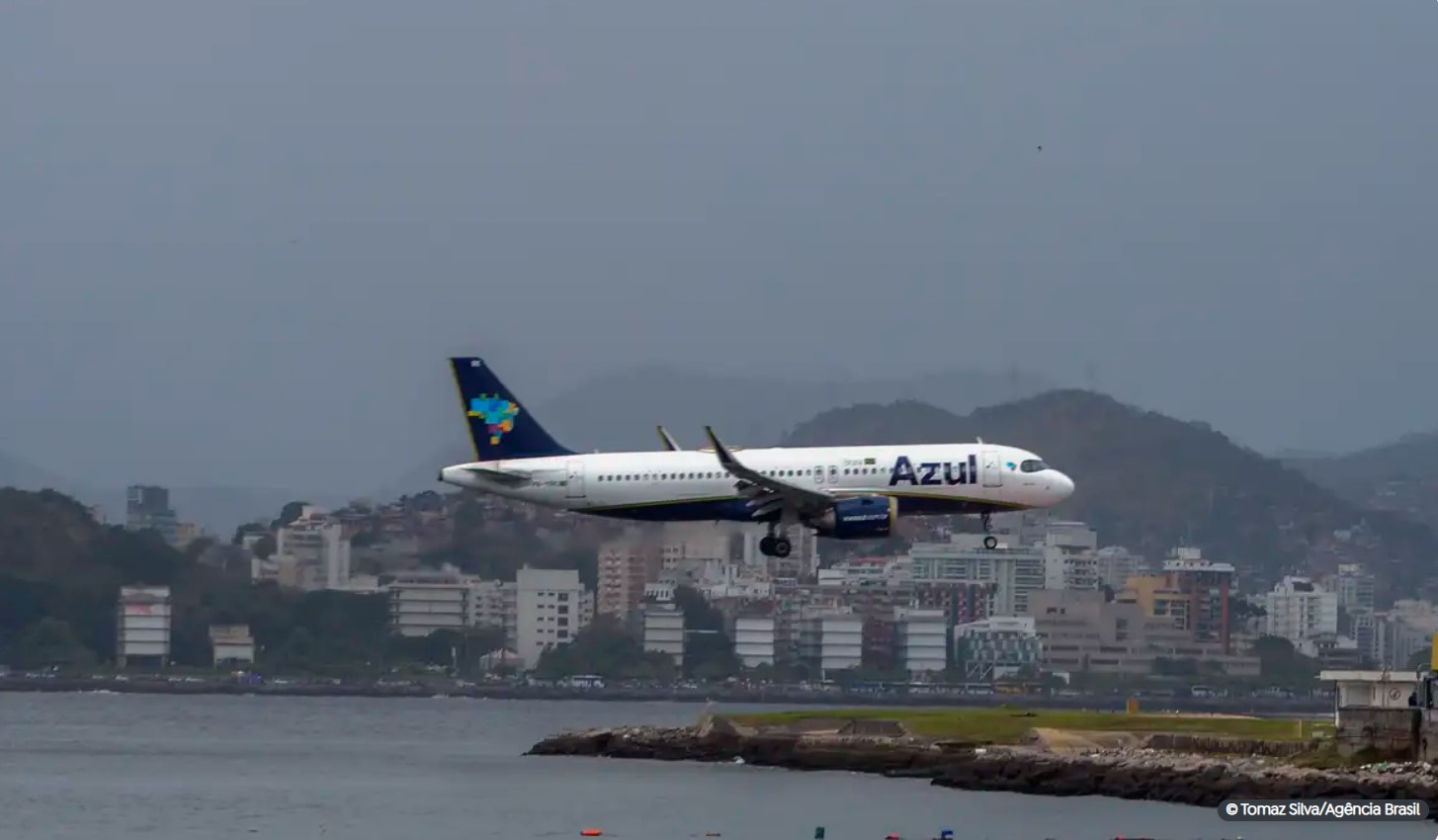Fiscais apuram condições de trabalho em aeroportos do Rio