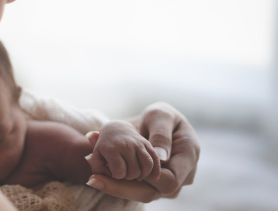 Bombeiros RJ auxiliam mãe e recém-nascido durante fortes chuvas em Petrópolis