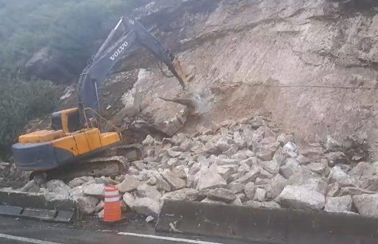 Trânsito flui bem nas pistas da Serra de Petrópolis, mas exige atenção dos motoristas nos trechos com obras