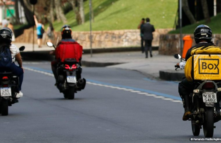 Violência contra entregadores tem herança escravista, diz pesquisador