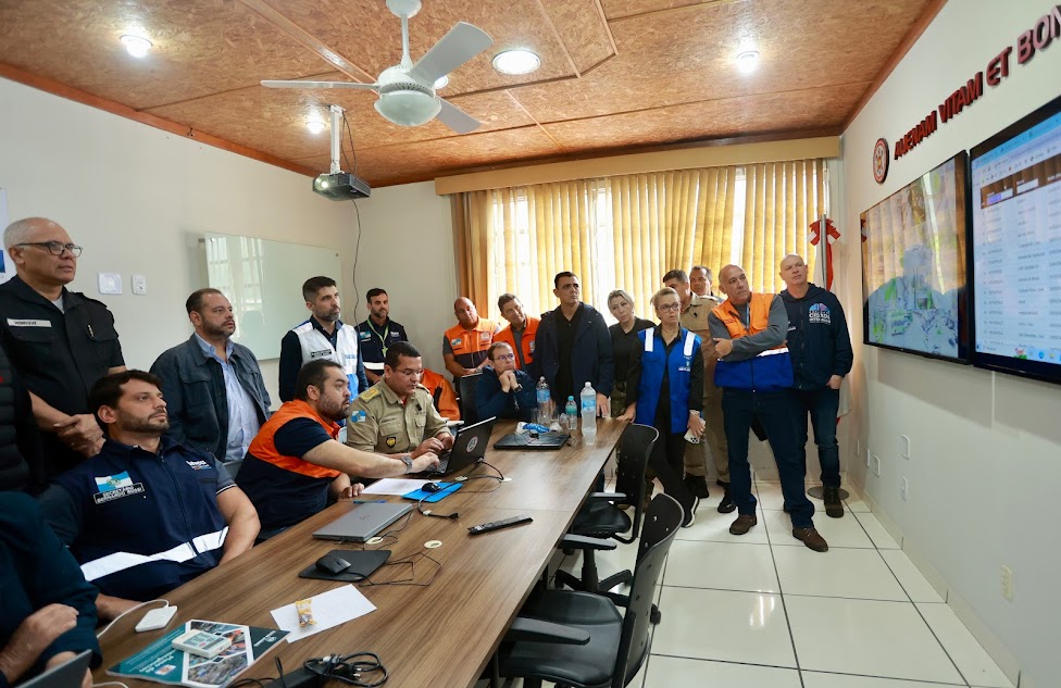 De Petrópolis, Cláudio Castro alinha estratégias de apoio a municípios atingidos pelas fortes chuvas em várias regiões