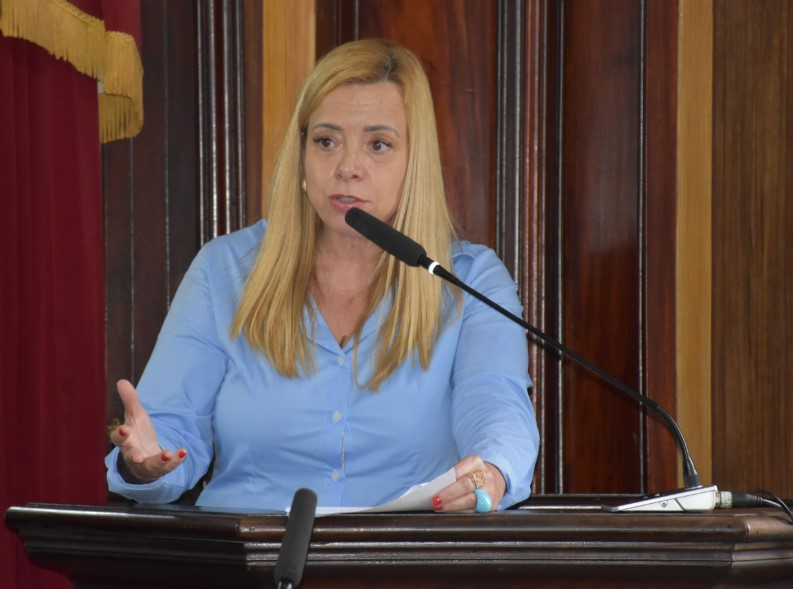 Após 48 dias, Gilda Beatriz volta à Câmara Municipal