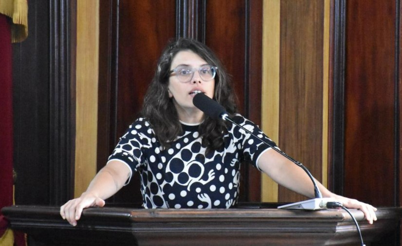 Nova medida obriga a afixação de cartazes para combater violência contra mulheres em locais públicos