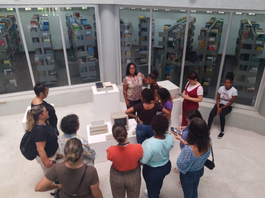 Meninas sob a tutela da Vara da Infância e da Juventude de Petrópolis visitam o LNCC