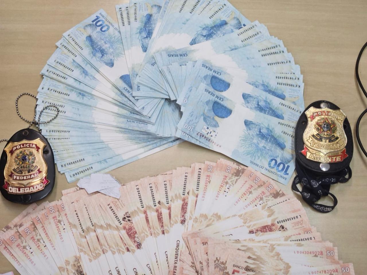Jovem é presa com R$ 29 mil em moeda falsa, em Itaboraí/RJ