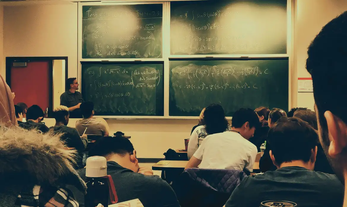 Começa hoje pagamento de R$ 200 da primeira parcela do Pé-de-Meia