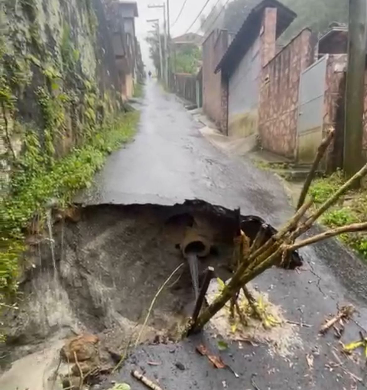 Boletim de ocorrências: Defesa Civil de Petrópolis contabiliza 366 registros de ocorrências em função da chuva que começou na última quinta-feira (21)