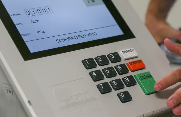 Jovens de 16 a 18 anos podem tirar 1º título de eleitor até 8 de maio