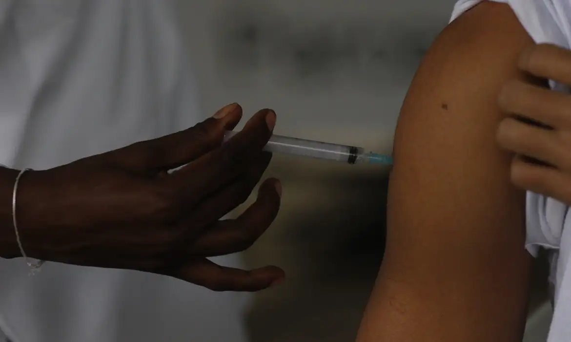 Petrópolis amplia vacinação contra HPV para meninos e meninas de 09 a 19 anos