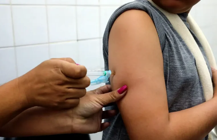 Com doses próximas do vencimento, Saúde amplia vacinação contra dengue