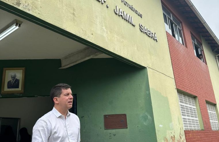 Vereador Hingo Hammes vai enviar emenda impositiva para construção de quadra na E.M. Jamil Sabrá