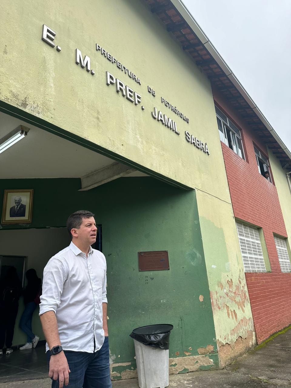 Vereador Hingo Hammes vai enviar emenda impositiva para construção de quadra na E.M. Jamil Sabrá