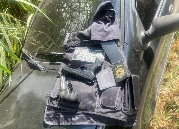 Policiais militares encontram réplica de arma de fogo na Posse