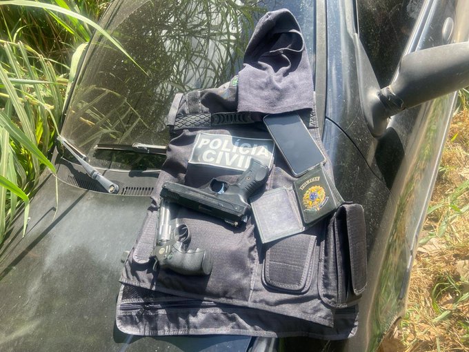 Policiais militares encontram réplica de arma de fogo na Posse
