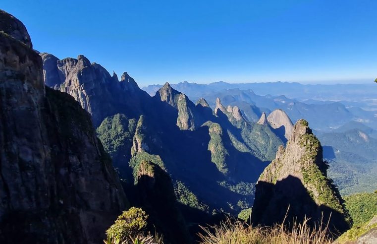 Alta temporada de montanhismo começa neste mês: conheça mais sobre as belezas das montanhas de Petrópolis e Teresópolis