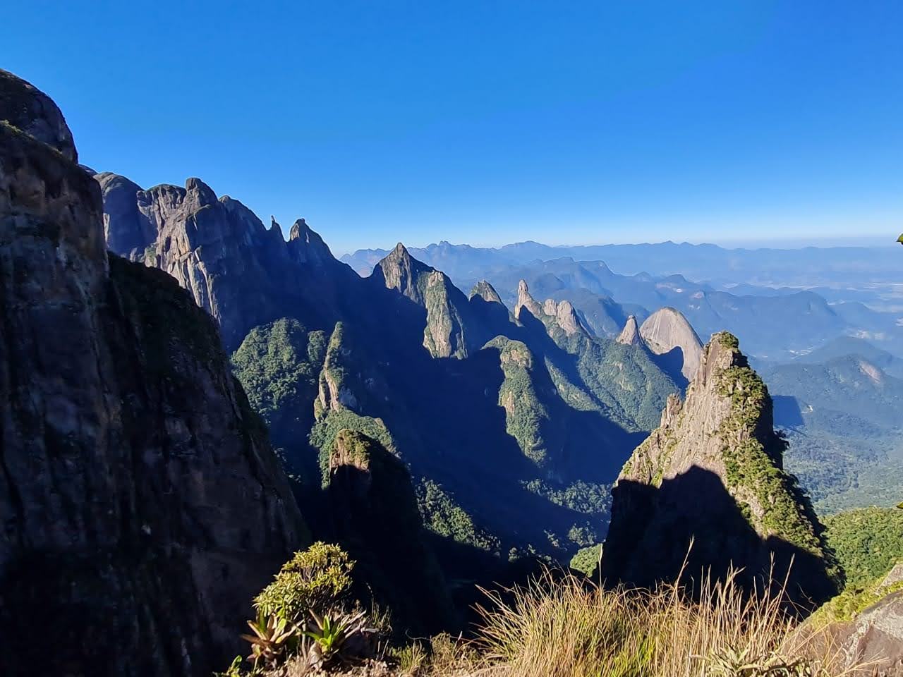 Alta temporada de montanhismo começa neste mês: conheça mais sobre as belezas das montanhas de Petrópolis e Teresópolis