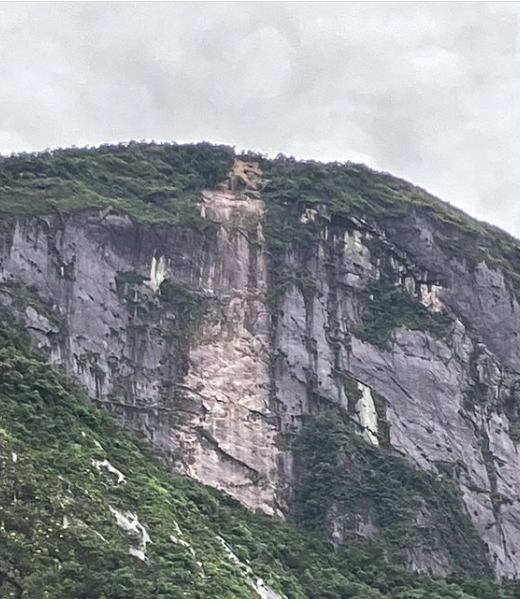 Trilha da Pedra do Cortiço está interditada devido à riscos