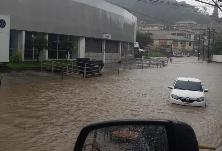 Prefeitura apresenta projeto para conter as cheias do Rio Quitandinha