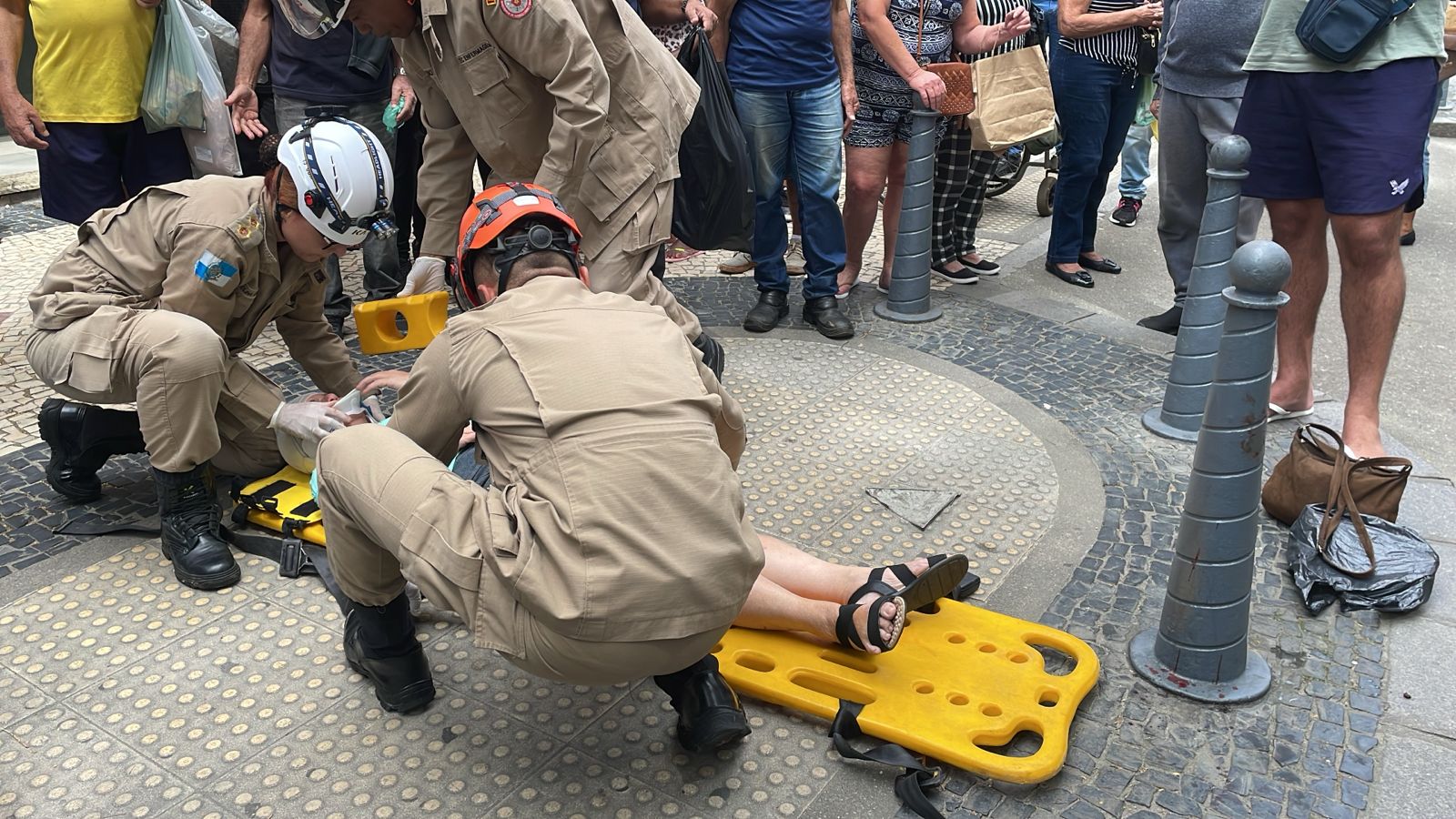 Idosa é atropelada no Centro de Petrópolis