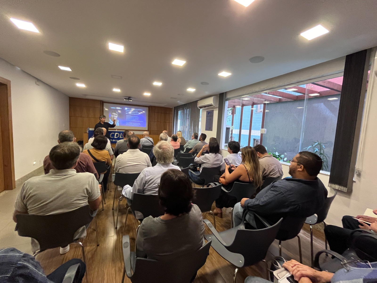 Lojistas da cidade se atualizam com as tendências do varejo global