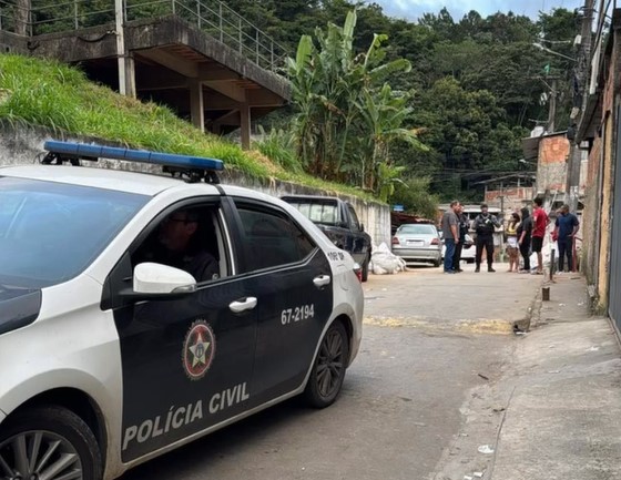 Dois homens são presos pelo roubo de uma motocicleta em Petrópolis