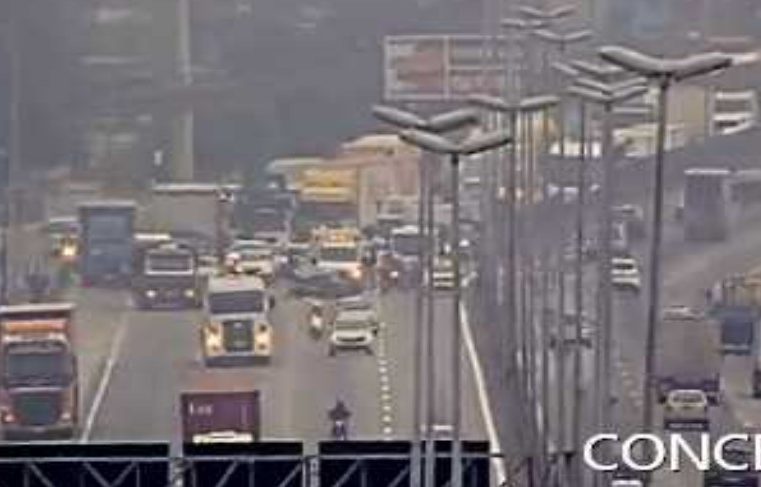 Acidente grave na BR-040, em Duque de Caxias, causa 5km de retenção