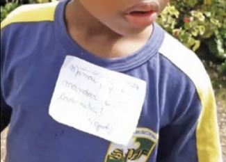 Professora de escola de Friburgo grampeia bilhete em camisa de aluno