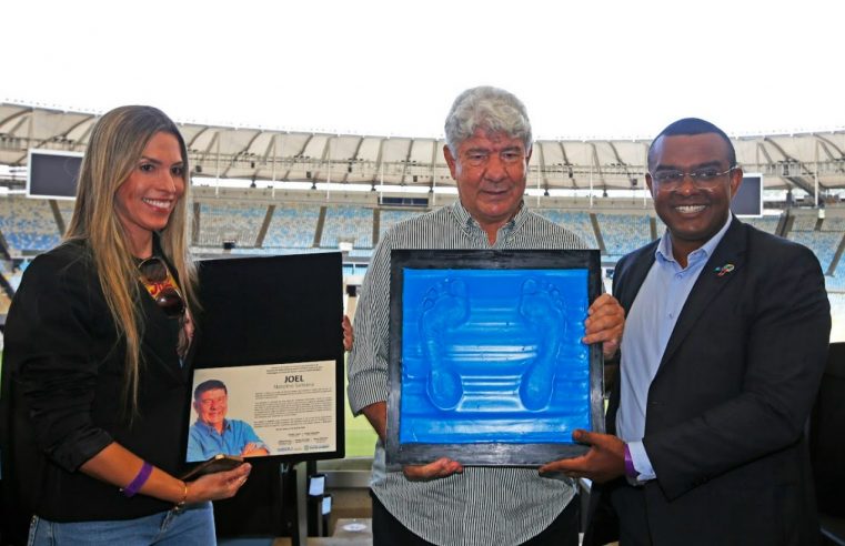 Governo do Estado do Rio eterniza os pés de Joel Santana na Calçada da Fama do Maracanã
