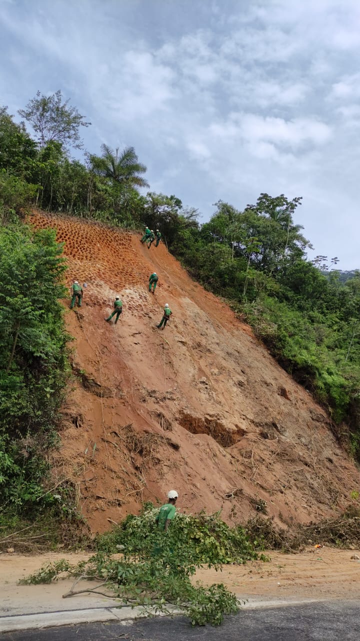 Km 92 da Serra de Petrópolis segue em meia pista