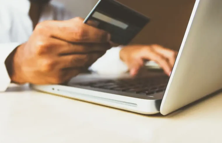 Juros do cartão de crédito caem em fevereiro