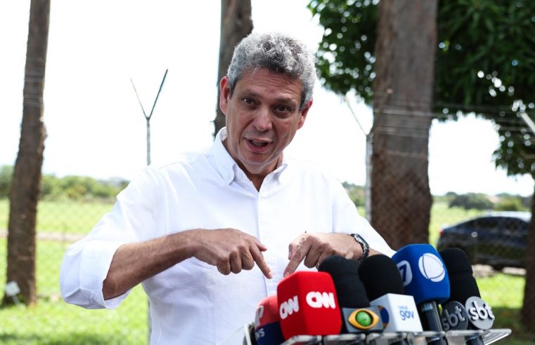 Presidente Lula ouve pautas de sindicatos em reunião neste sábado