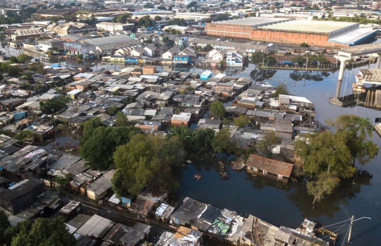 RS: bairro alagado recebe bomba móvel mais de 20 dias após enchente