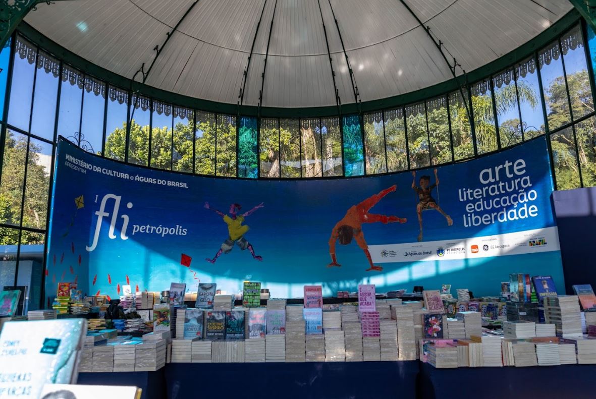Público lota Palácio de Cristal na abertura do 1º Festival Literário Internacional